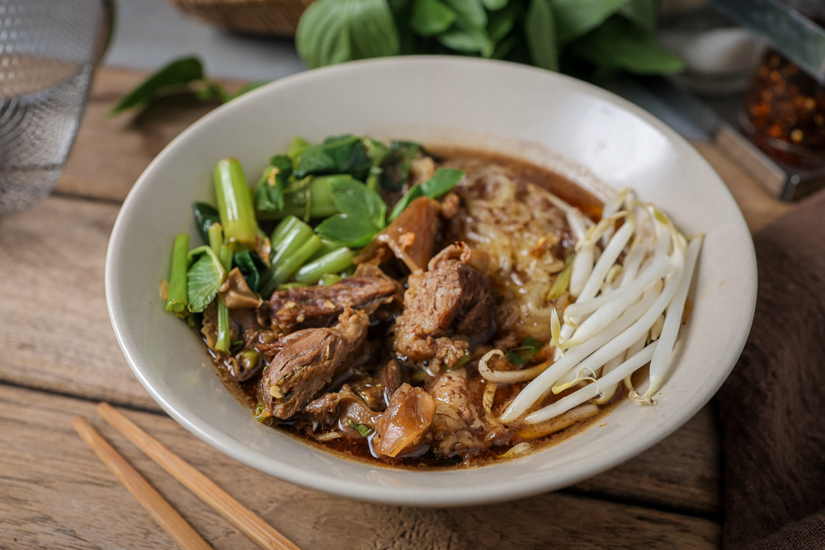 请根据下面的文案写一份相似的模板 描述更有代入感和诱惑力文字数量大致相同：谁也没想到把猪肉上锅蒸一蒸竟然比炒的好吃比卤的还简单