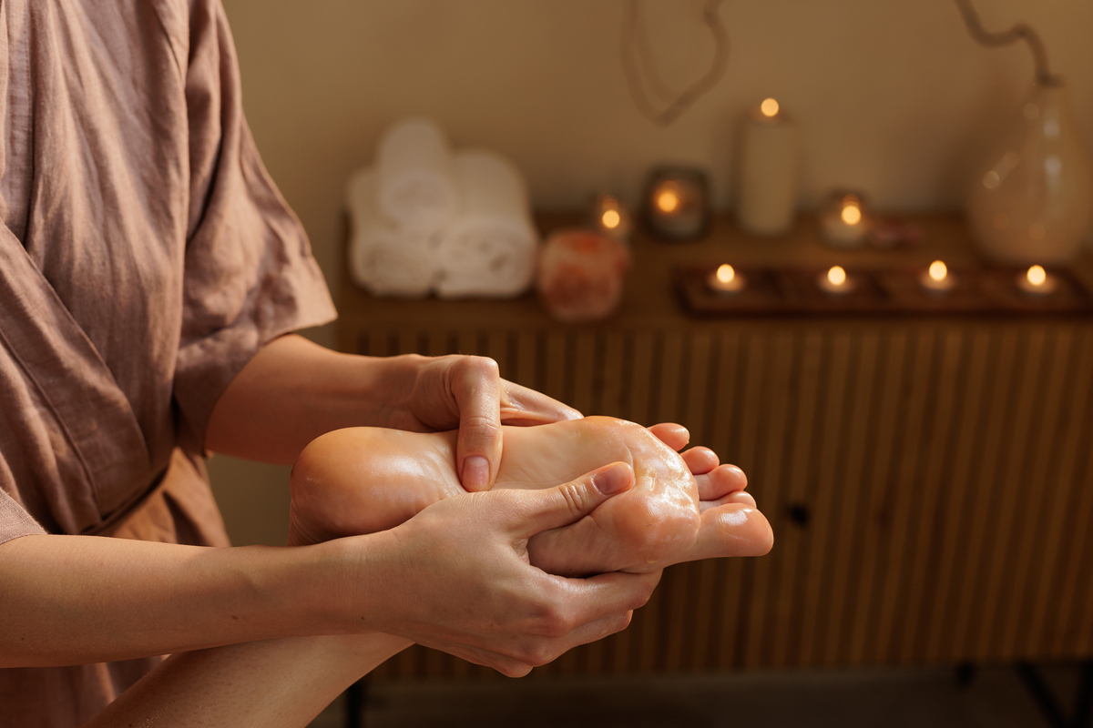 写一篇关于身体不舒适来谧释做古法推拿的小红书文案