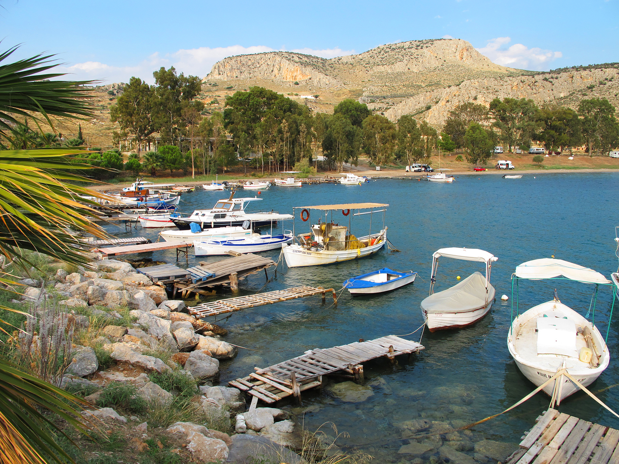 帮我检查下这段话中的语法错误The analytical formula for the correlation function of Laguerre-Gaussian beams under independent wander perturbations is derived revealing the periodic variations in the intensity distri