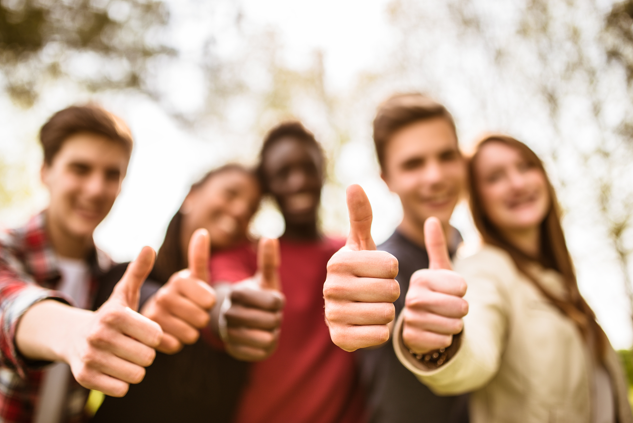 如何夸一个年轻的人