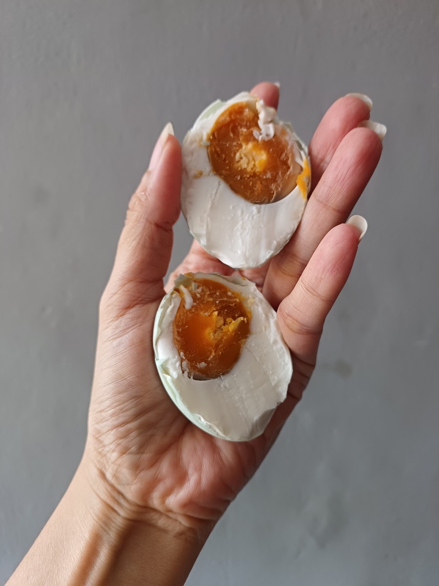 五斤鸭蛋放多少盐腌制，