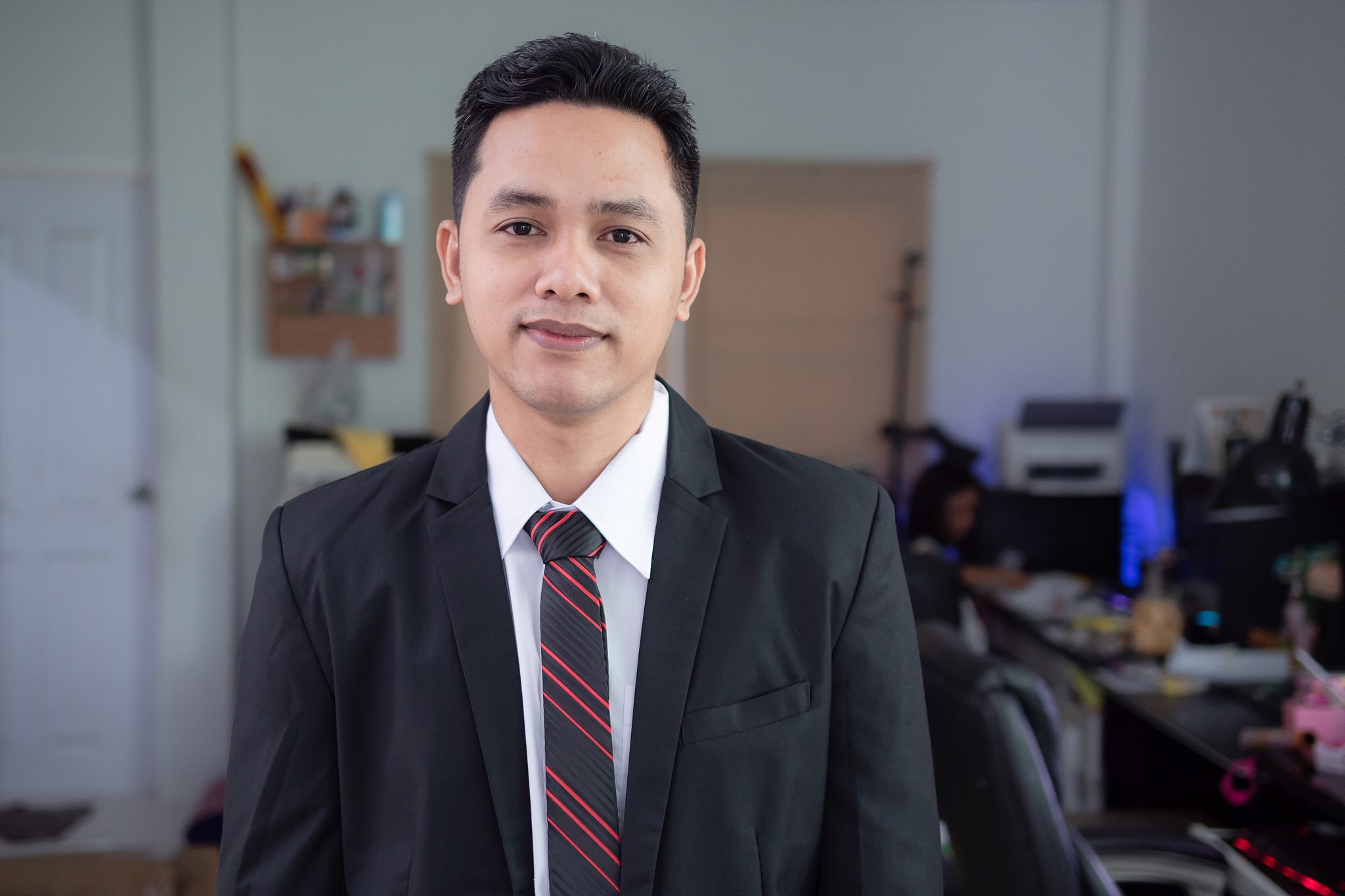 portrait shot asian businessman smiling with confidence