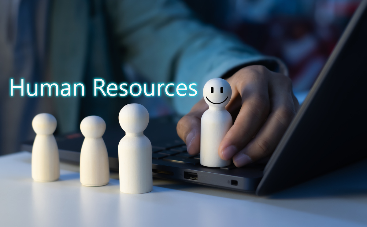 翻译Translation There are many essential qualities that make a great leader These include being able to inspire and motivate others having excellent communication skills making good decisions being conf