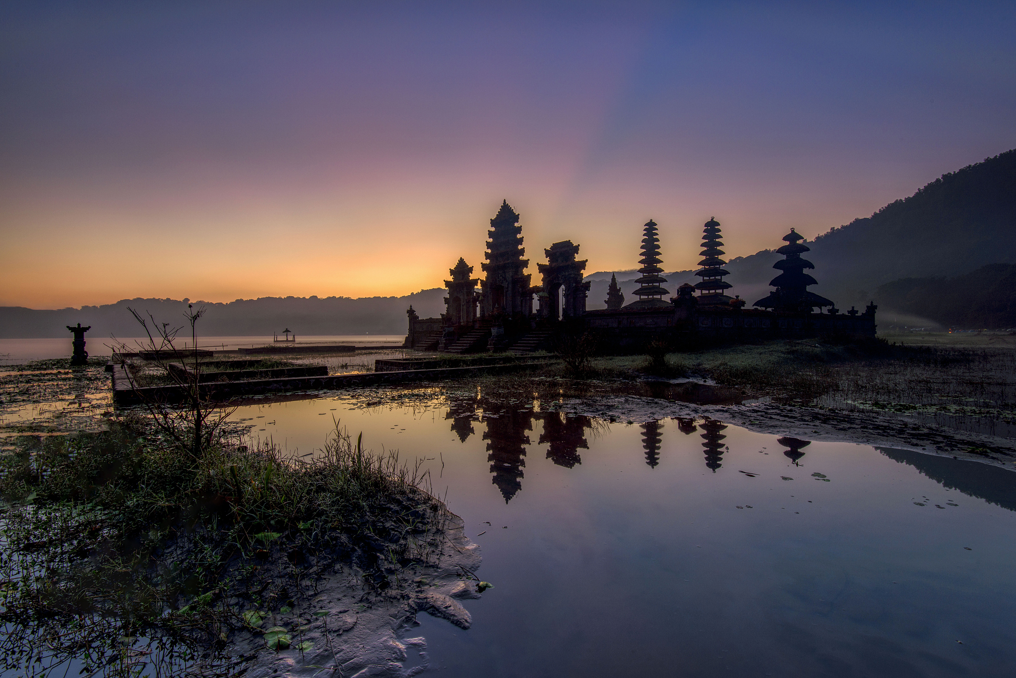 sunrise at tamblingan lake singaraja bali