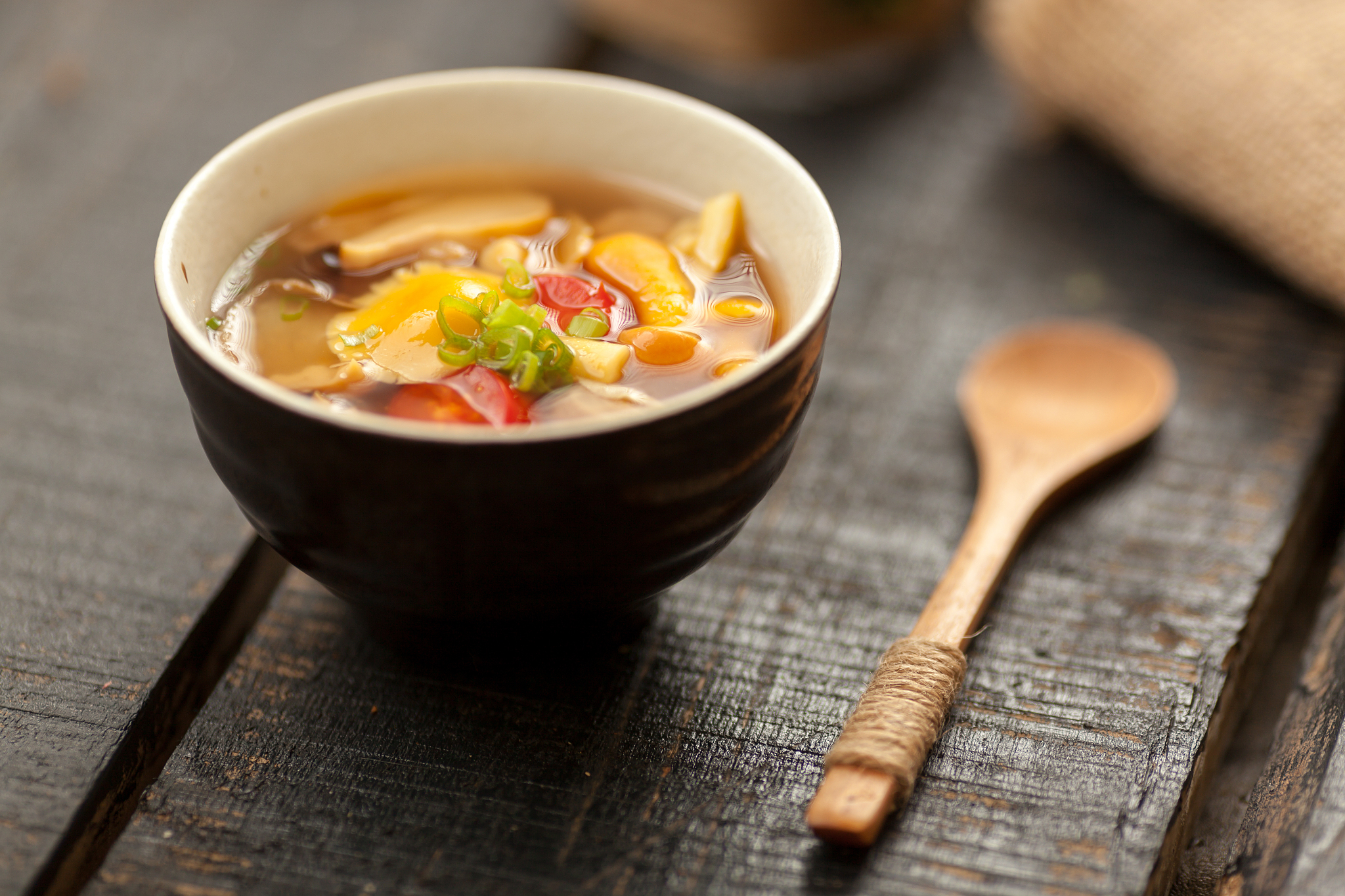 夏天想穿小裙子？一碗黑椒酸辣汤让你轻松瘦身！