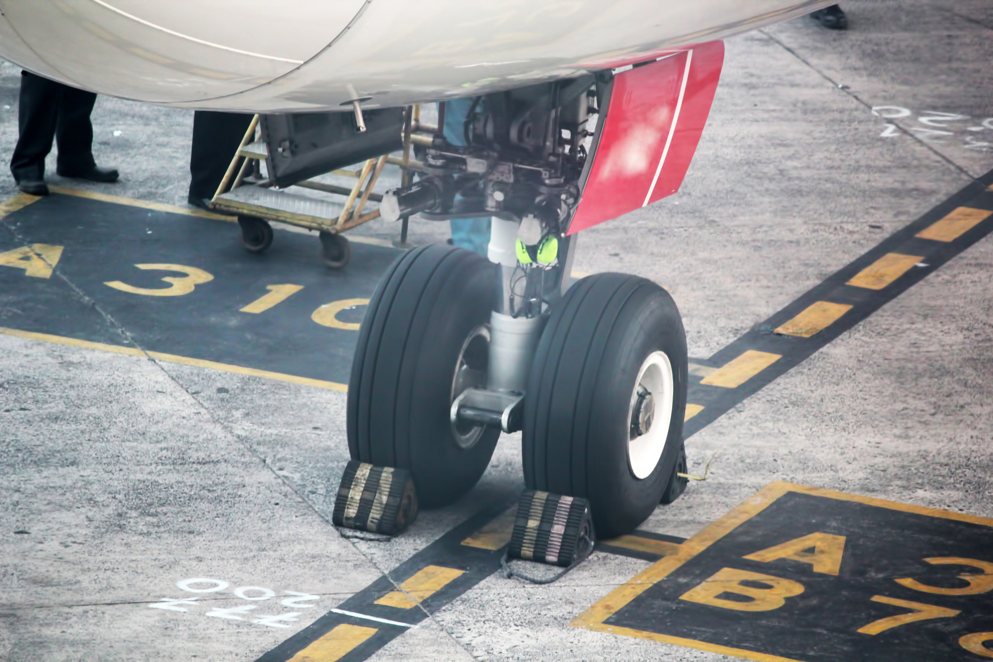 飞机起落架液压系统故障分析: 原理、公式及诊断方法