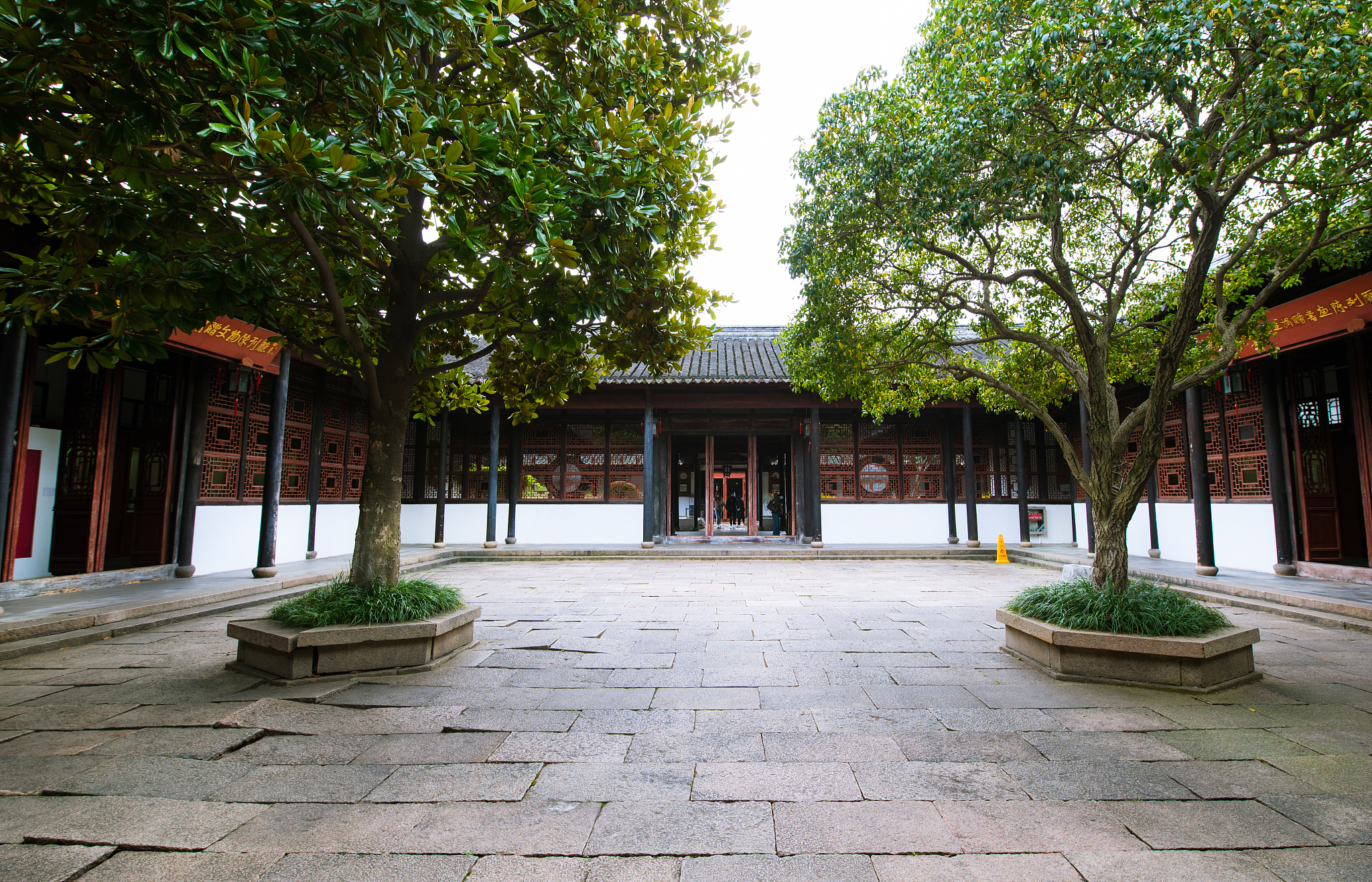 如何赏析暮春归故山草堂