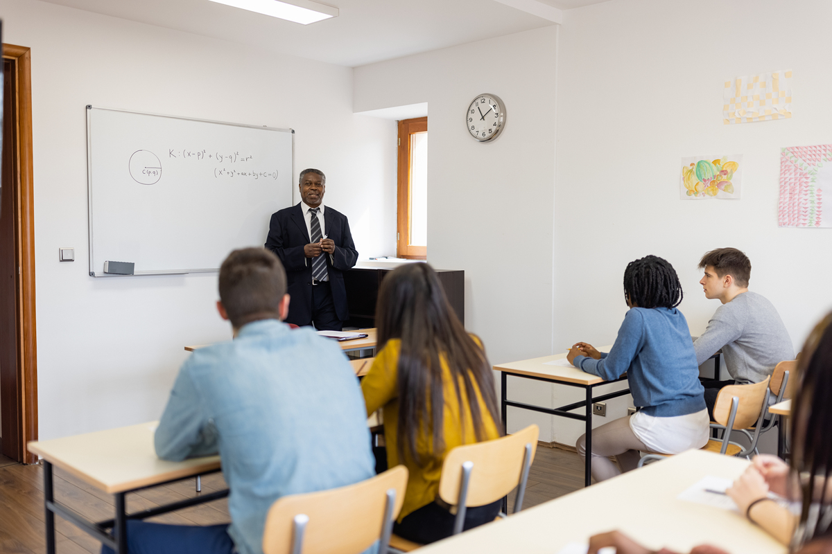 UTSEUS 支持服务：学术事务、学生生活、活动和财务