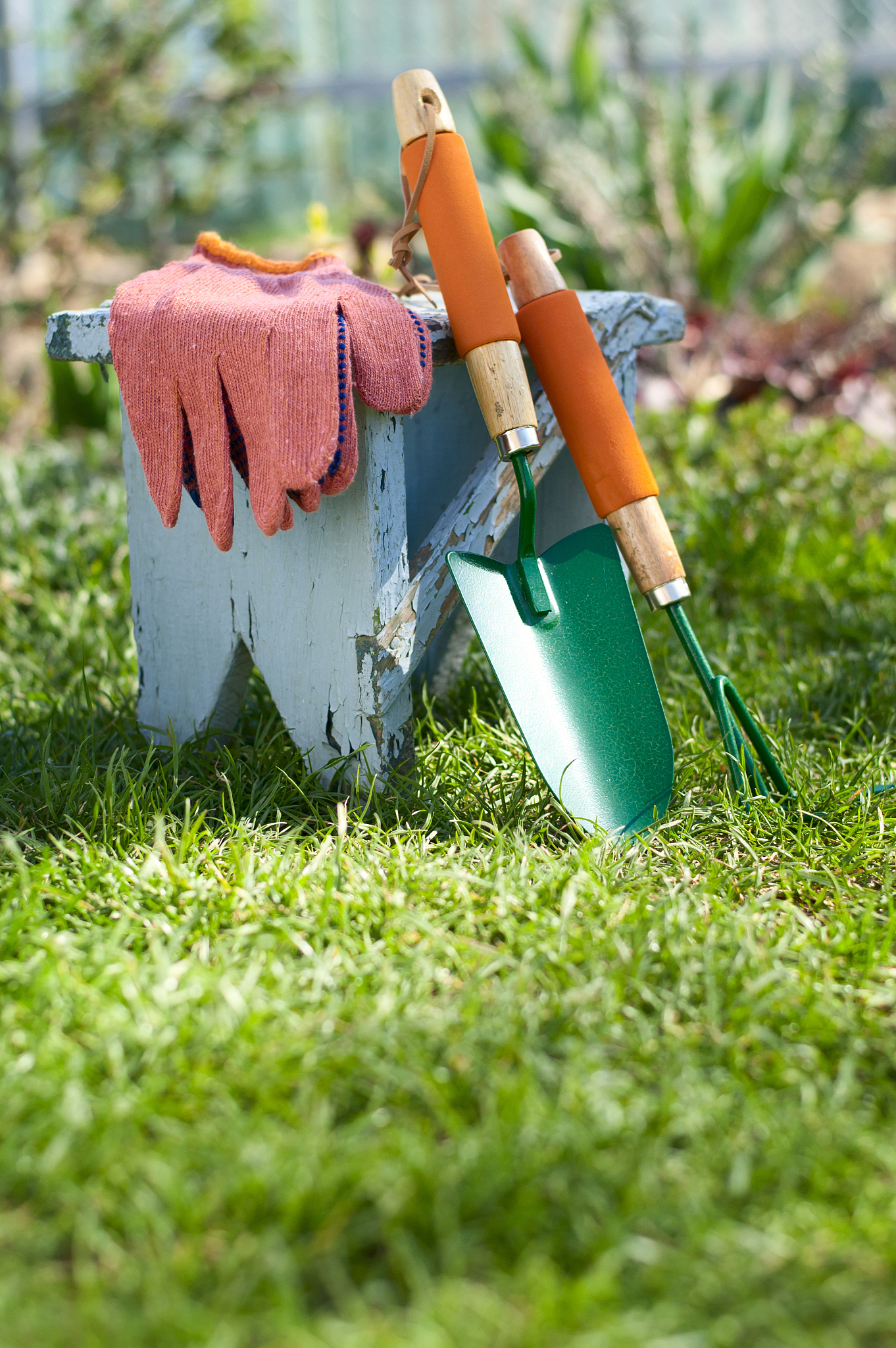 用美式英语写3条关于2Pcs花园浇花喷水枪 喷水器 美标的好评以及其好评标题。结果格式为输出格式为：标题+：+好评内容。