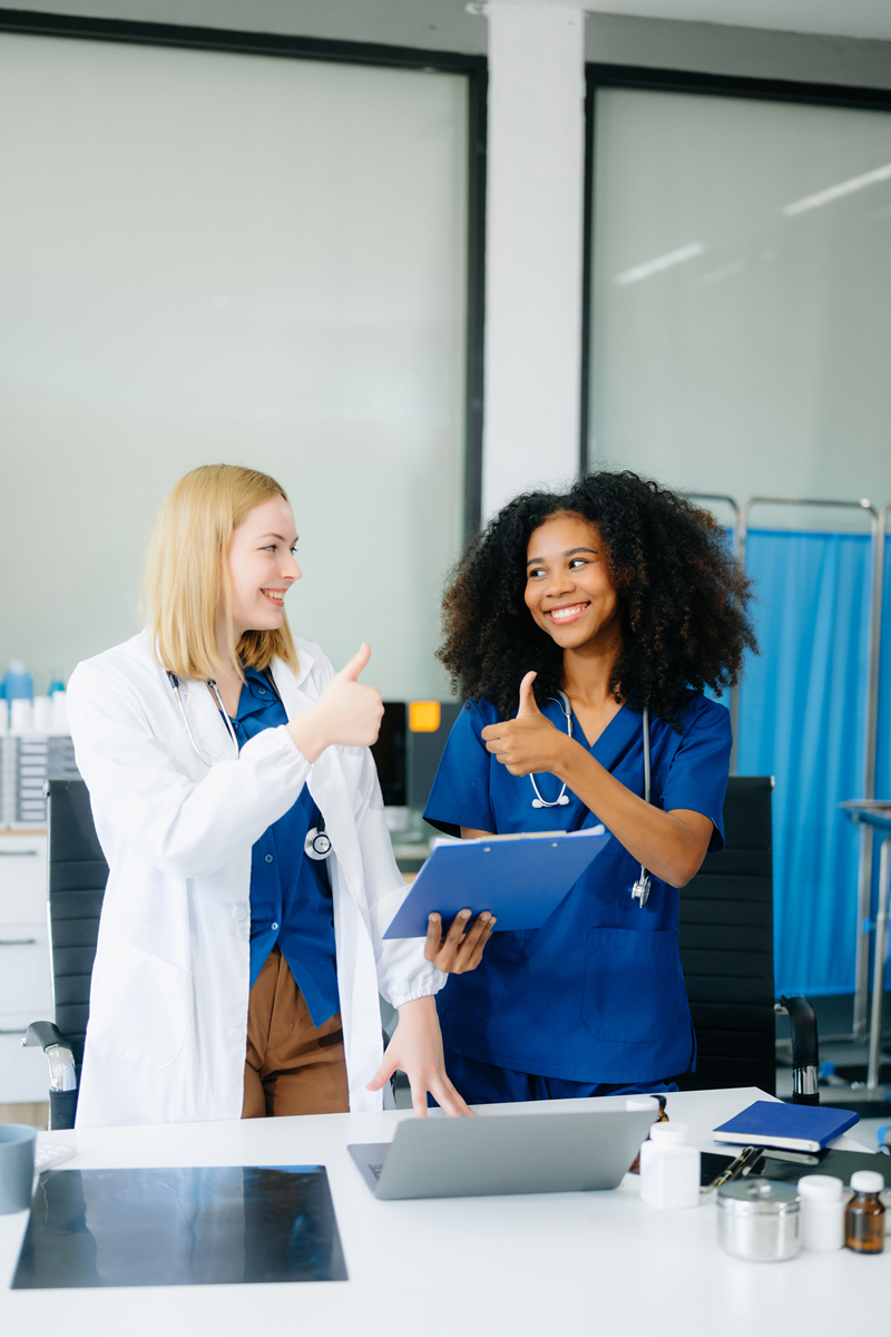 大专护士工资一般多少？学护士好找工作吗？