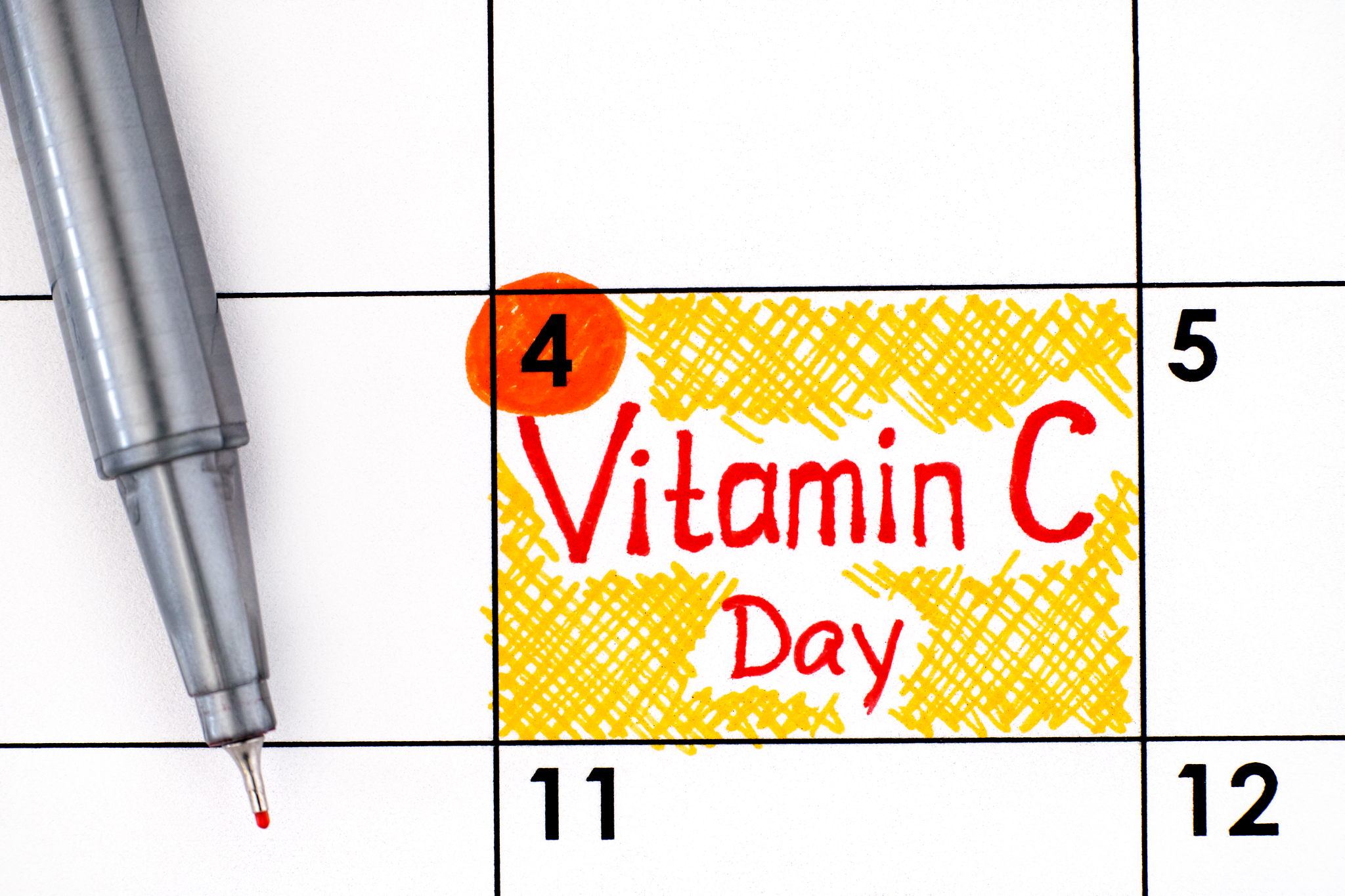 reminder vitamin c day in calendar with pen. april 04.