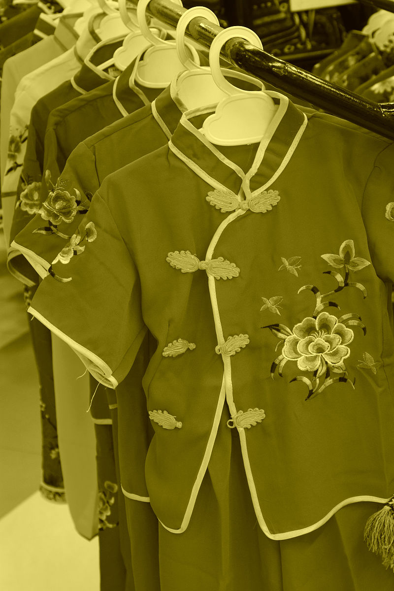 你好您好！有什么可以帮到您呢？新中式服装
