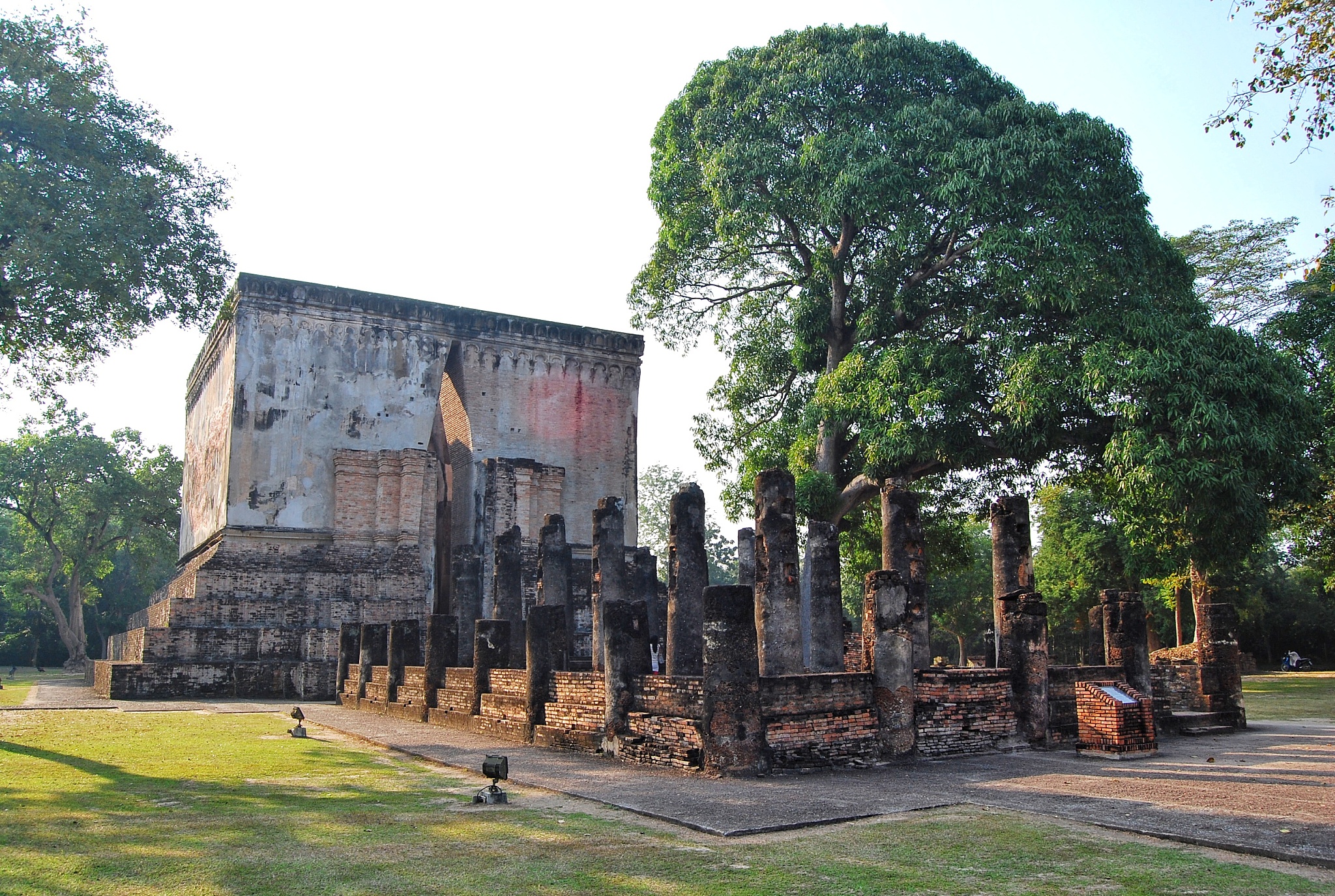 phra achana ancient buddha image of the si chum temple.