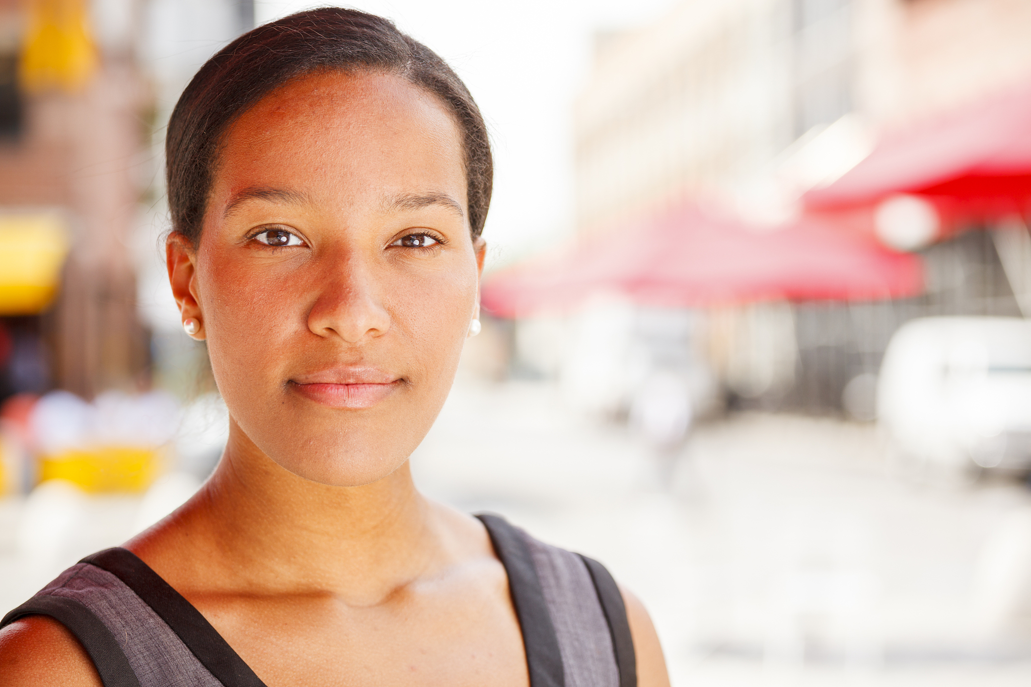 如果你是一位专业的医生我是中国人女生经常皮肤发黄可能是什么原因你可以给我一些建议吗特别是饮食和生活习惯建议