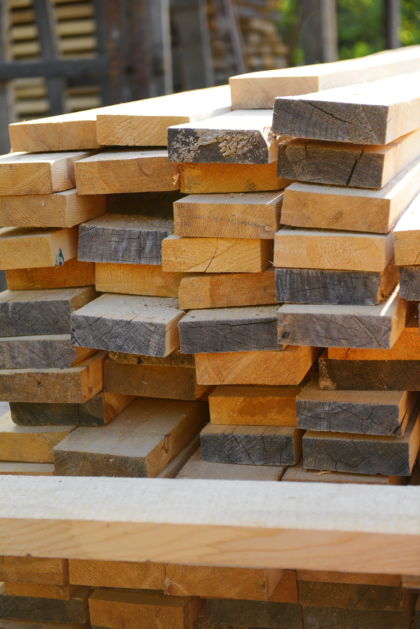 Write a paragraph about the material composition of rock wool sandwich panels in 60 words