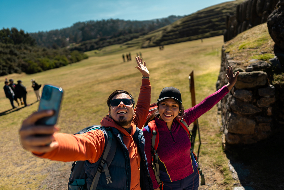 使用户外达人的口吻编写篇1200字户外旅游和旅游有什么区别？文章需和读者互动