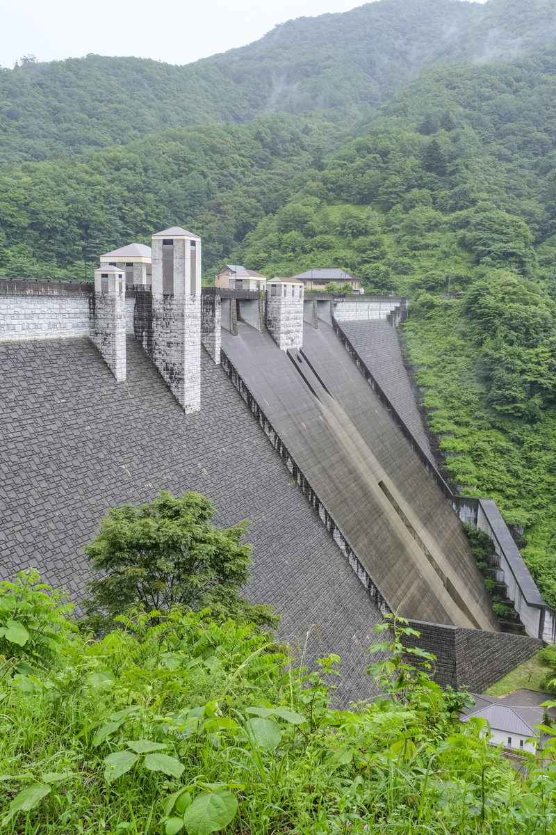 m水电站地下工程概况写成一段话格式不少于300字。