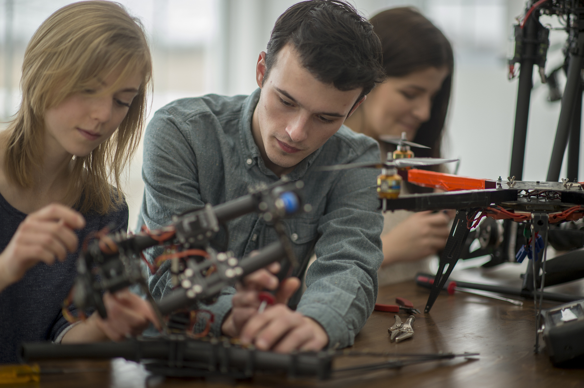 无人机续航时间延长专利：自动化电池更换、状态监测和数据优化
