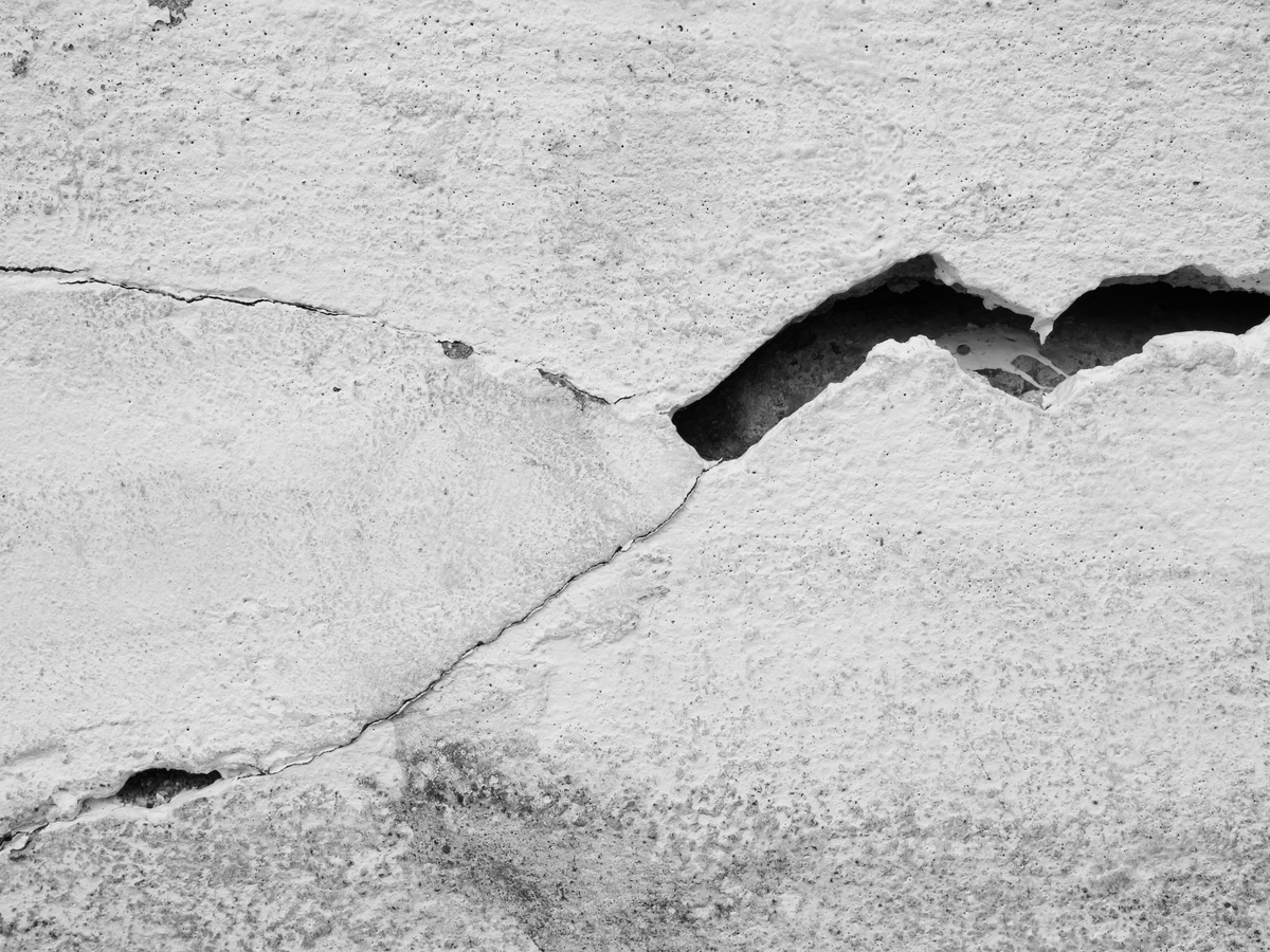 混凝土结构裂缝分类详解：抗拉、热胀冷缩、收缩等6种类型