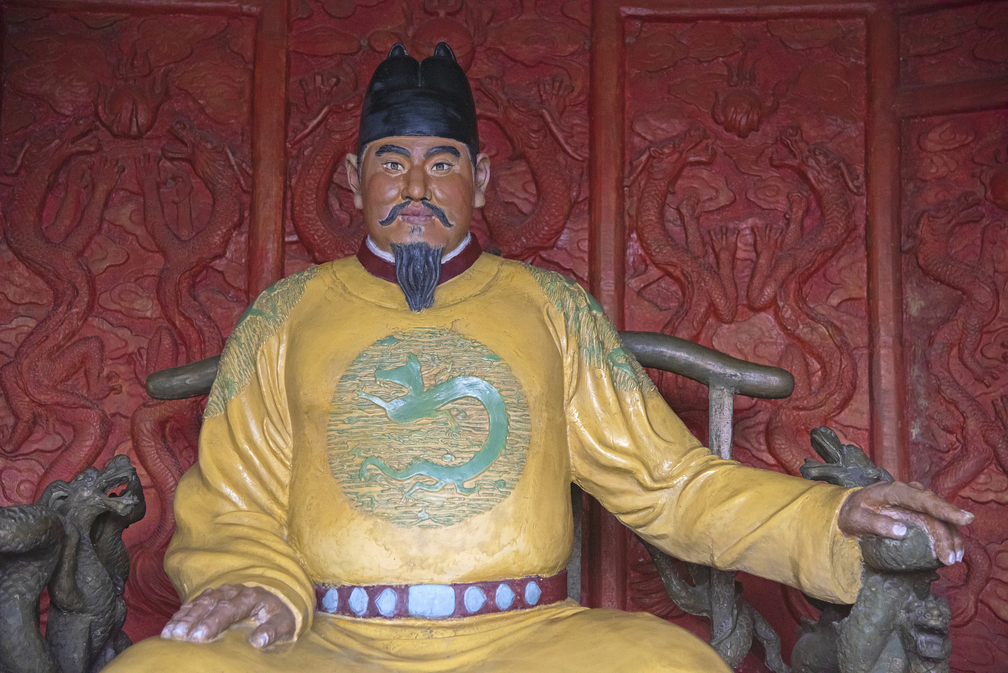 关于为什么明朝很多大臣敢跟皇帝叫板而清朝官员大都唯唯诺诺？这一主题我要写一篇文章给出文章思路框架