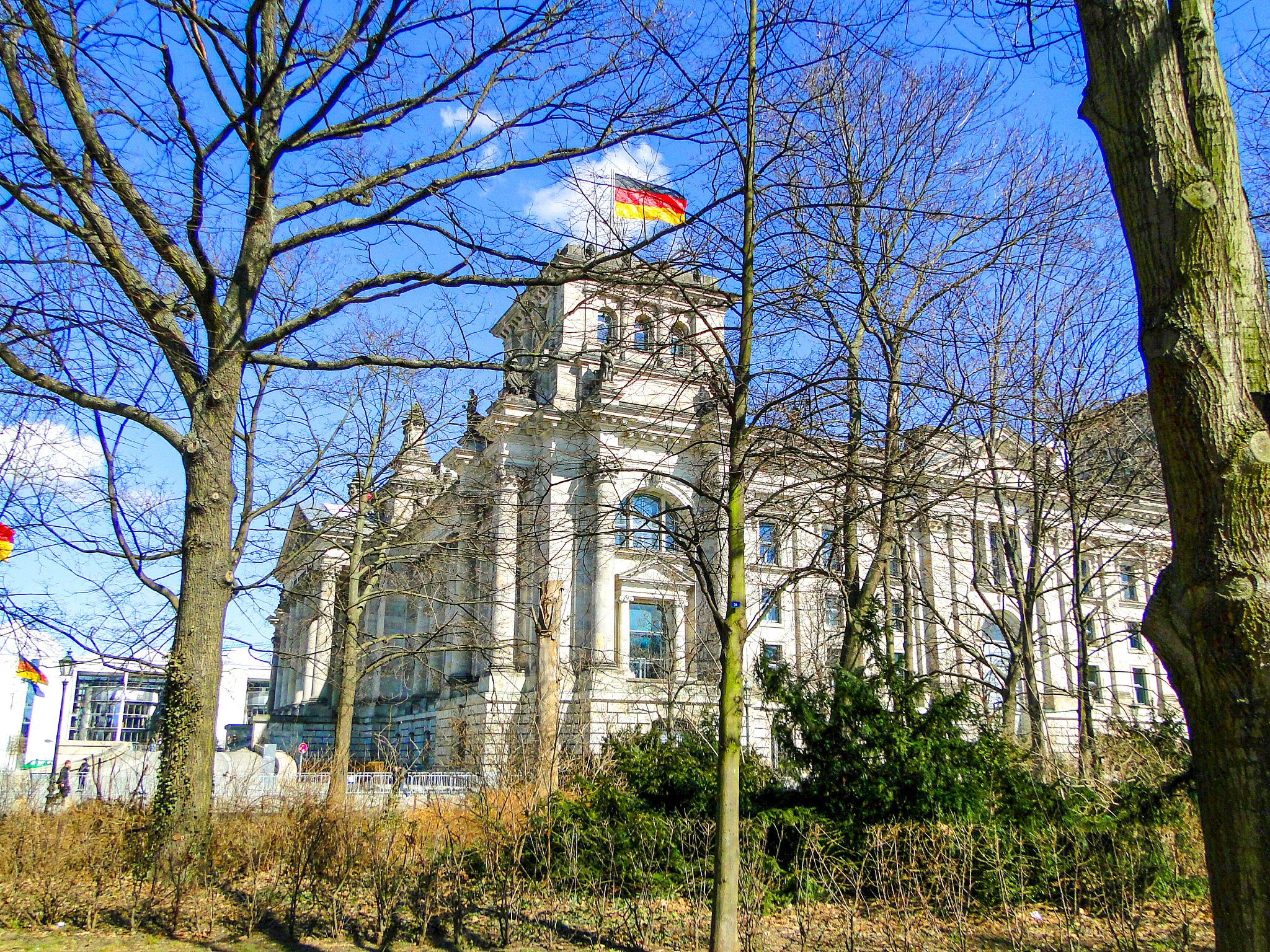 the reichstag building in berlin 05 - germany - sunny day in the
