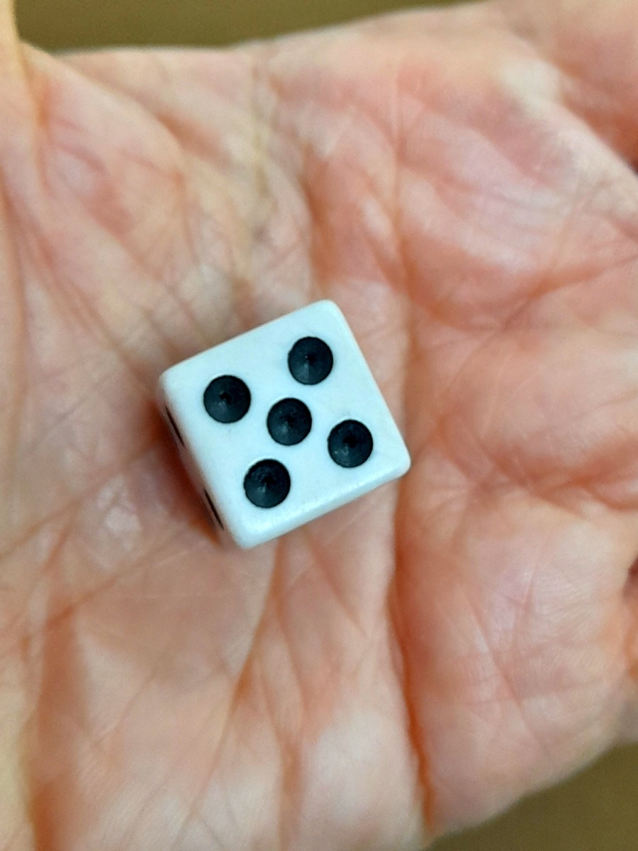 EDC骰子：多功能玩具还是实用工具？