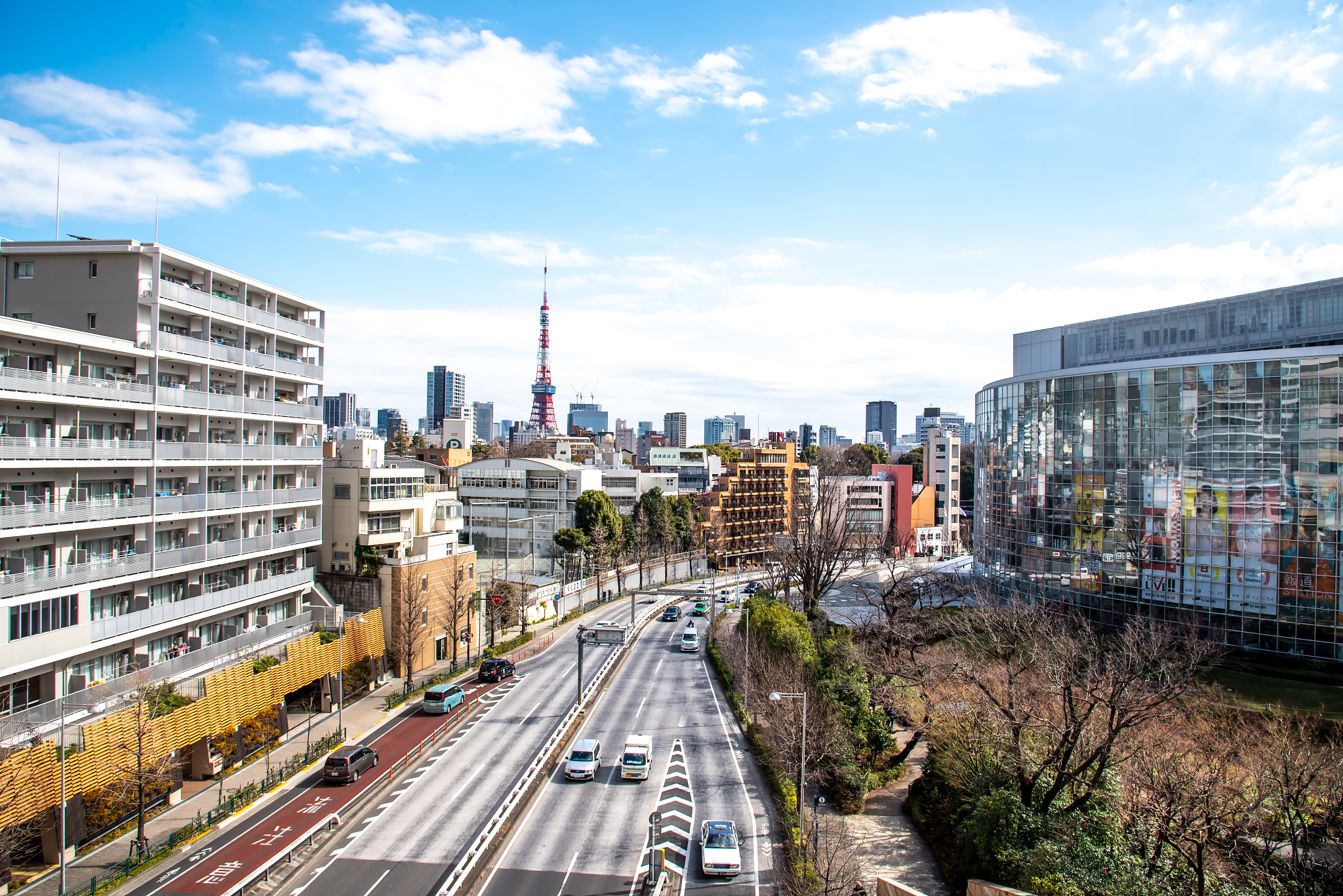 大阪府茨木市に所在する大規模物流施設。大和ハウス工業が所有し、ヤマトグループが一括賃借して物流ターミナルなどとして使用している。以上翻译成中文