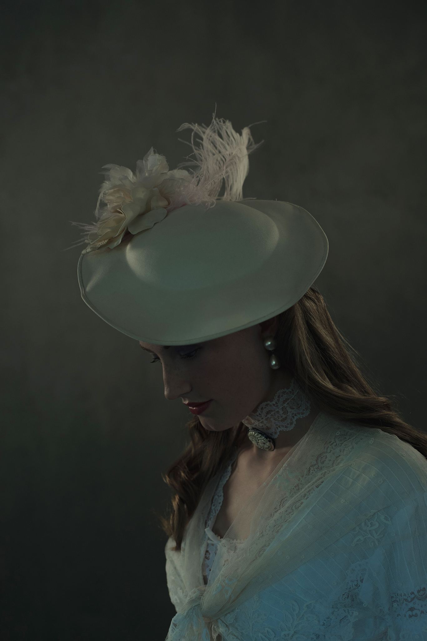 超写实主义的视觉造型艺术作品的风格与内容变化承载了哪些重要文化信息？1000字