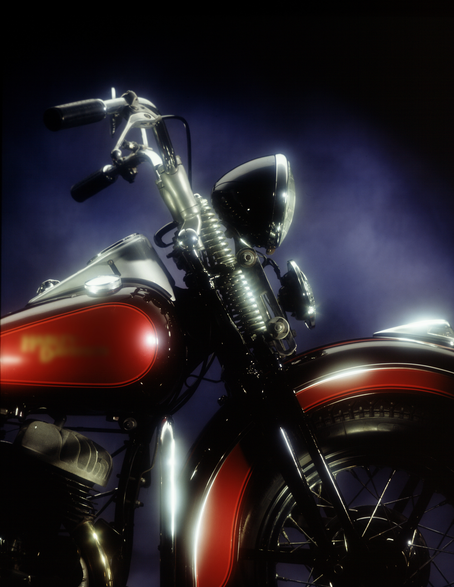 555 里三骑摩托车的酷炫场景 555 里三骑摩托车的酷炫场景