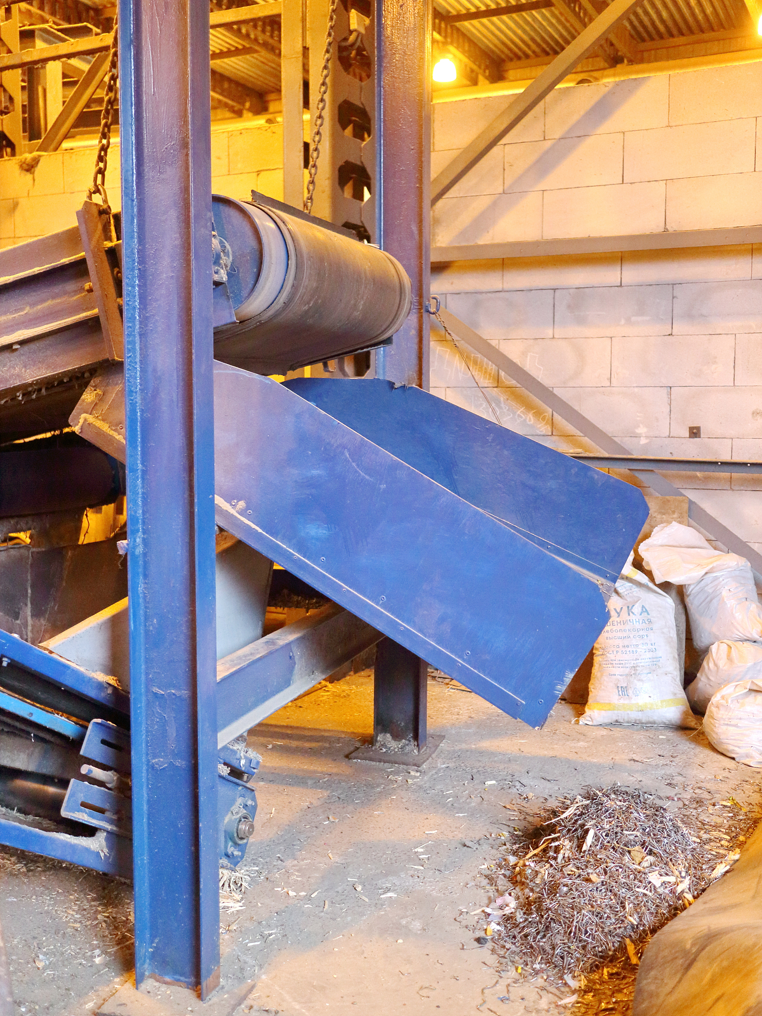 斗式提升机放置物料的位置是哪里？