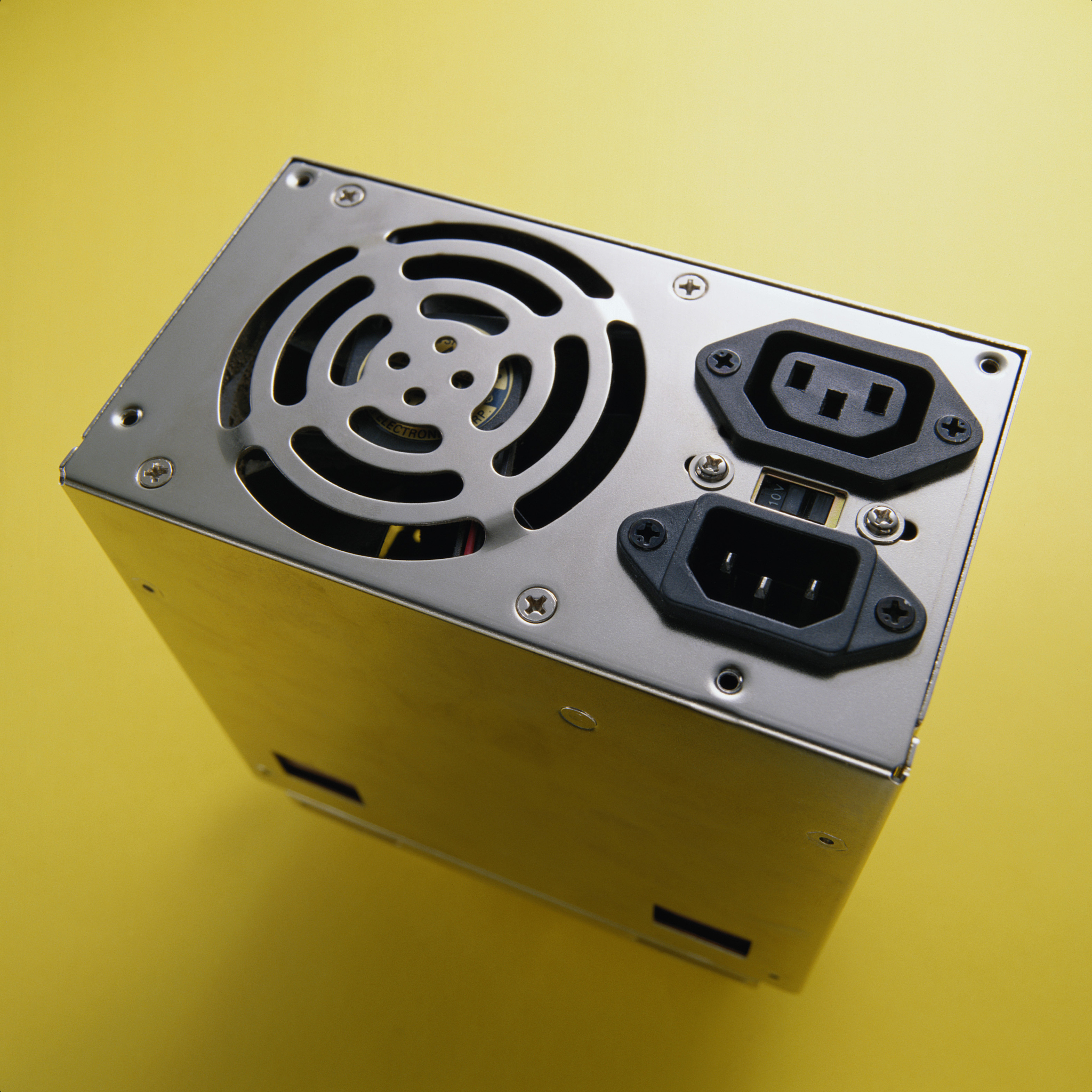 KTV 音响系统需要多大的迷你变器？