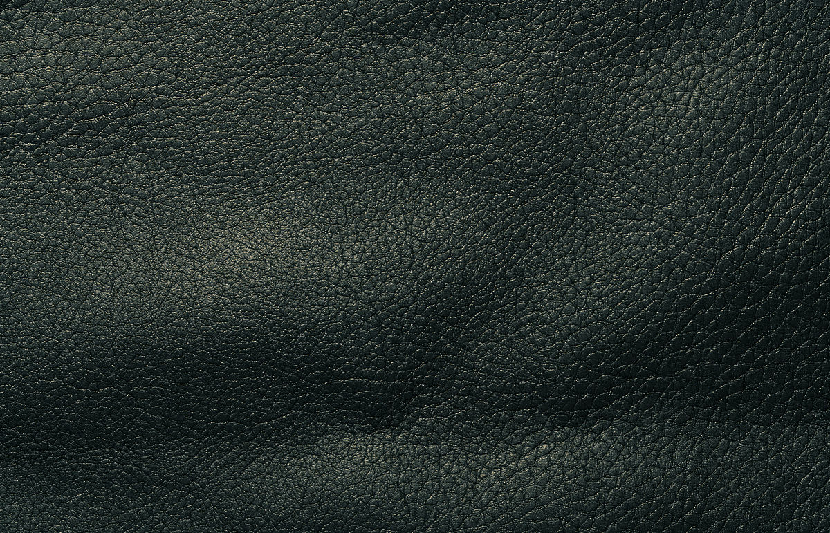 黑色皮革手链：简约时尚，经典百搭