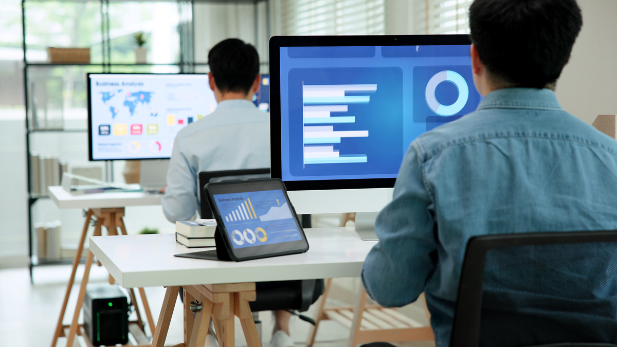 写一个电视社教类栏目策划 以代码形式