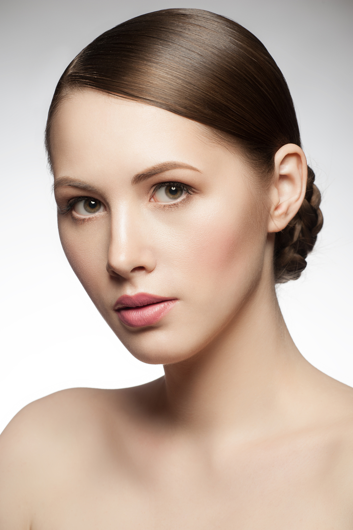 ps里怎么实现换人物皮肤颜色的特效