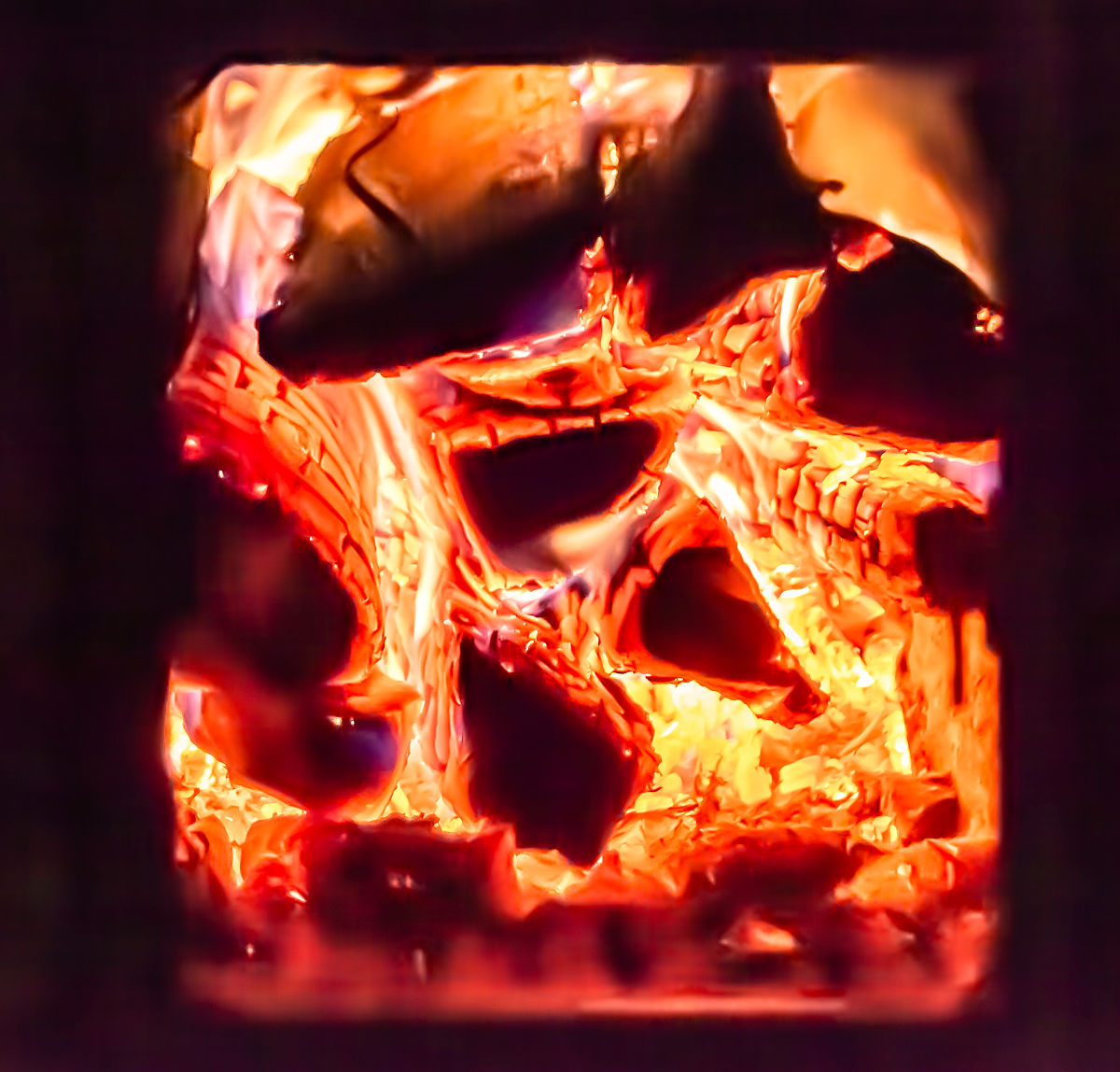 低汤灶点火后火苗是红颜色的是怎么回事请详细解答