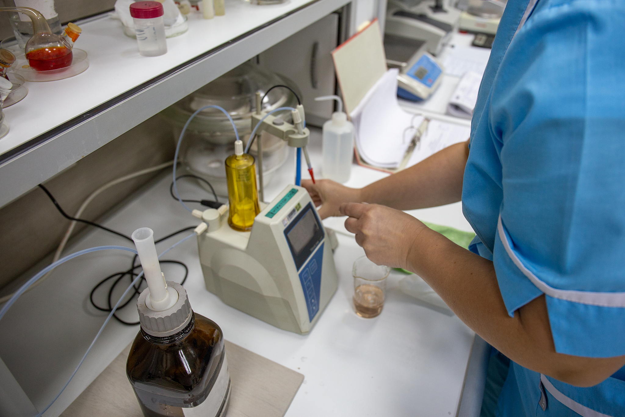 实习目标：掌握小圈内孔磨工序的加工工艺内容包括磨削余量、磨削用量、磨加工技术条件及检测方法、检测仪器的使用；熟悉小圈内孔磨加工设备的型号、加工范围、加工精度了解加工原理。 以上是我毕业实习的第7天实习的内容请根据以上内容写一篇450字左右的实习日志。