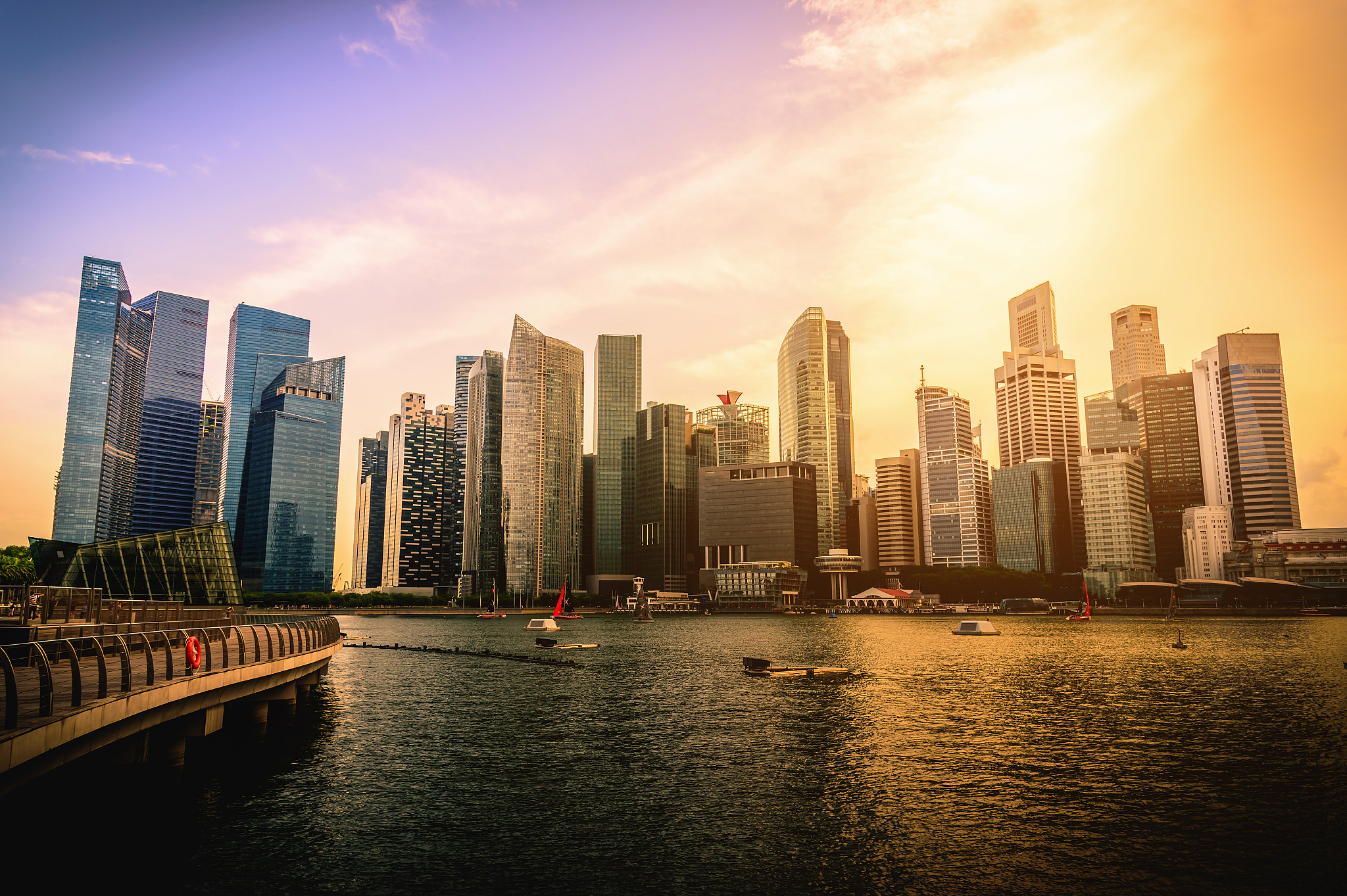which one does singapore ues in official use, American English or British English?