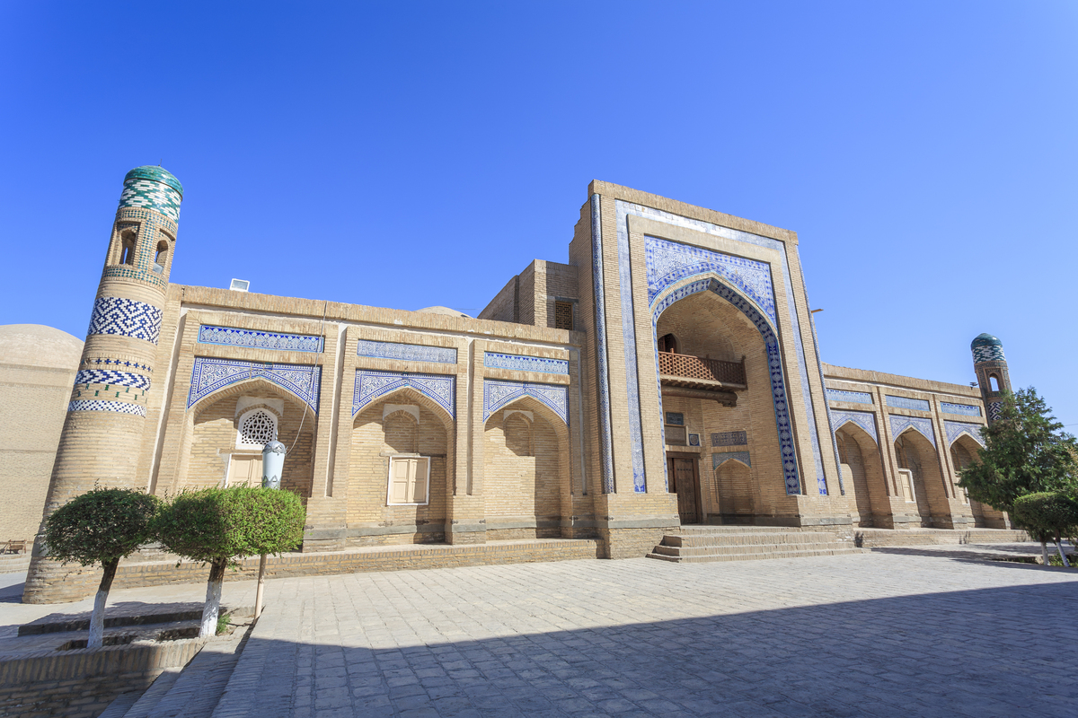 新疆喀赞其旅游文化区：沙漠探险、丝路遗迹与民族风情