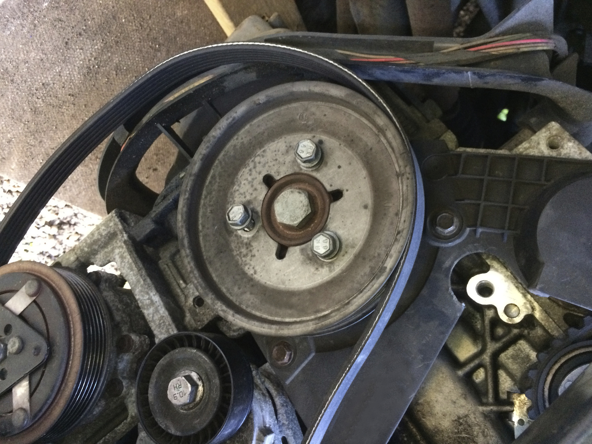 如果发现车载蓝牙启动不了车主可以尝试重新启动车辆将车辆熄火断电等待几分钟后再重新启动车辆然后检查蓝牙的功能是否正常即可。2、车主可以尝试恢复出厂设置一般在系统设置中可以找到但是车辆的其他功能也会一同恢复车辆的的出厂设置车主在操作时需要慎重考虑。3、如果重启车辆后车载蓝牙还是启动不了车主就需要将车辆开到4S店让专业人员检查并维修车载蓝牙一般是车辆的蓝牙系统出现了问题。2020款捷途x90水泵坏了已经换过现在风扇不转动只有开空调才能转动