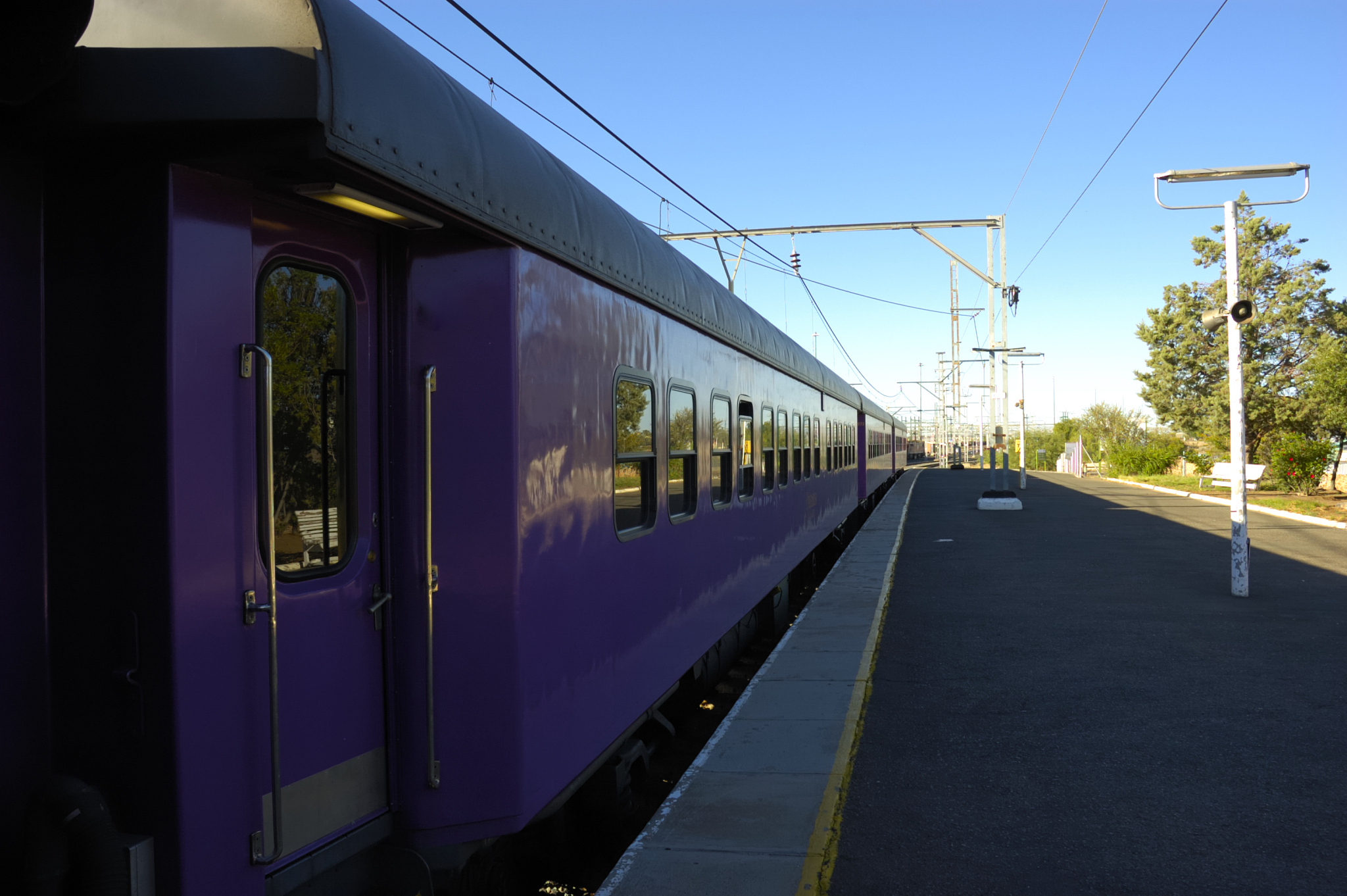 铁路是承载旅客最大的平台