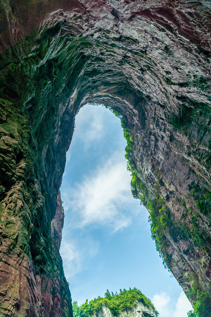 天坑天生三桥风景区走上顶端要走多少路？多少时间？