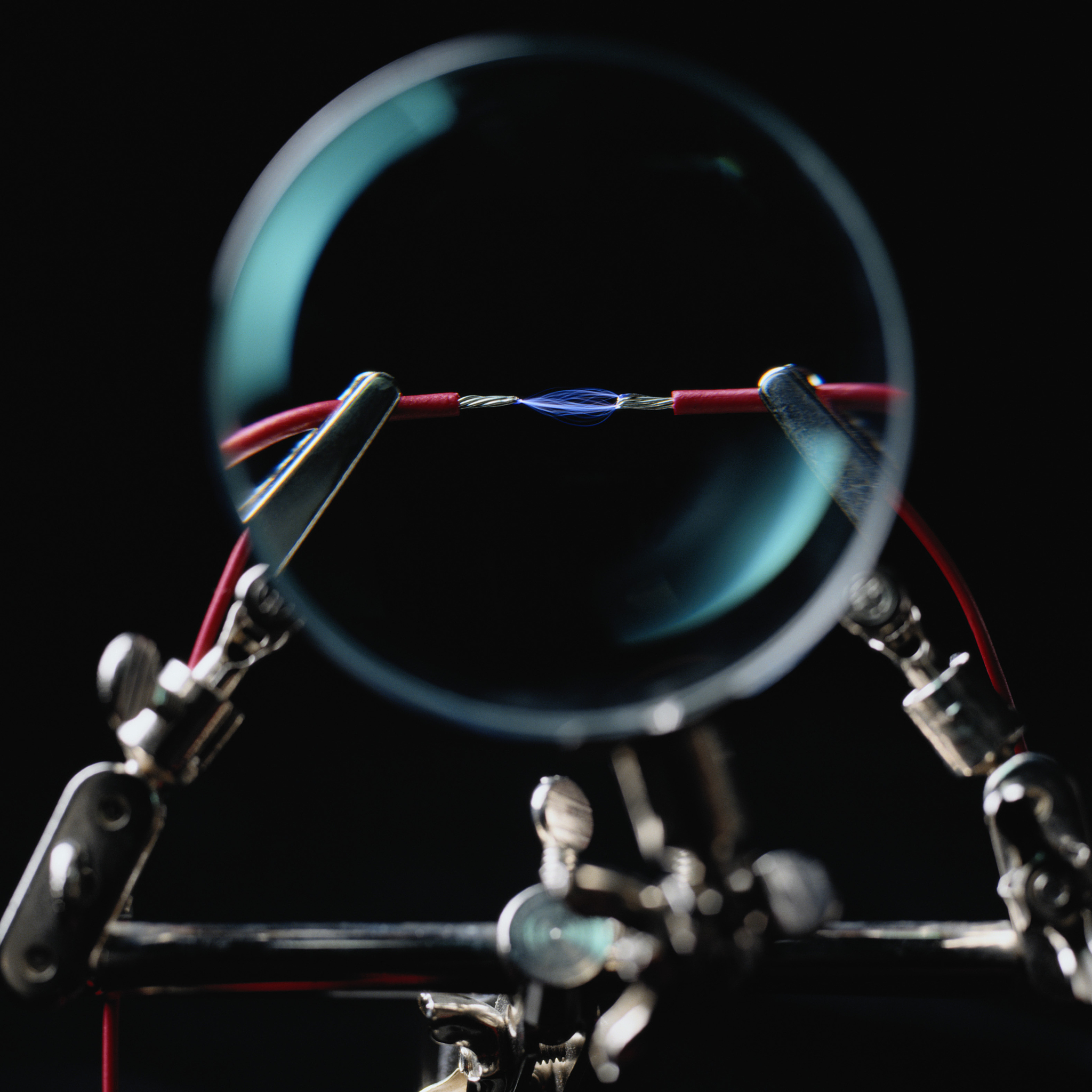 电路电流不平衡原因分析：一根线35A，一根线0.7A 是怎么回事？