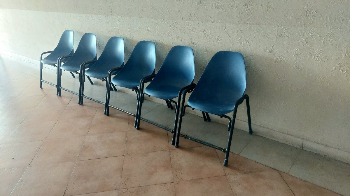 学生椅塑料发黄怎么办？教你轻松去除黄色！