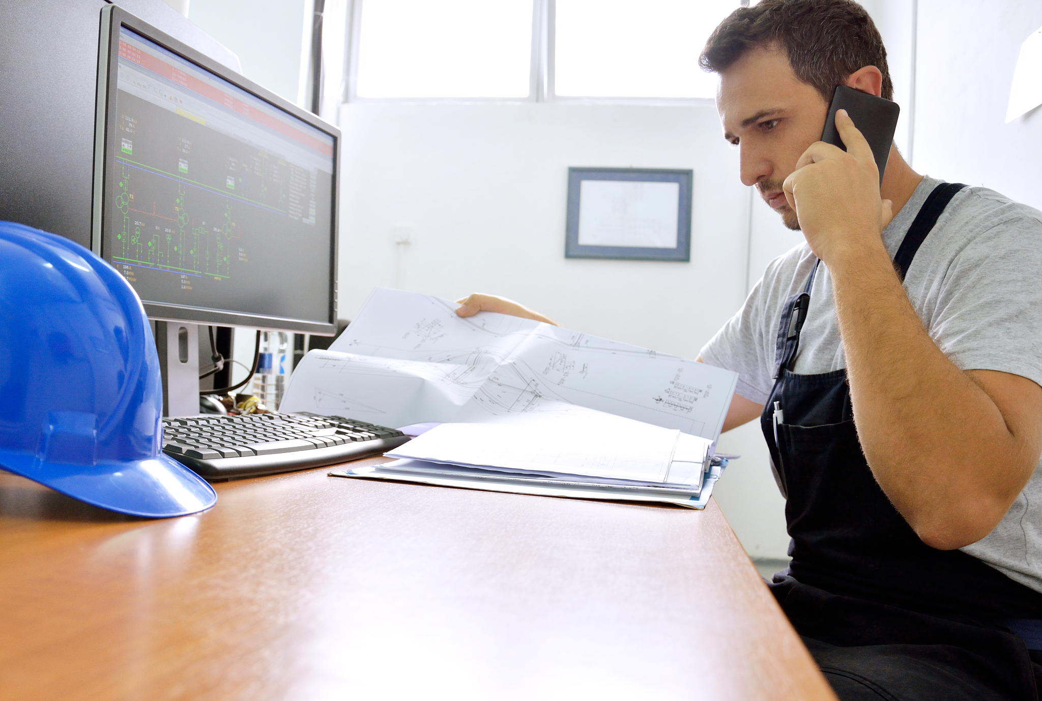 engineer working with blueprints at the desk