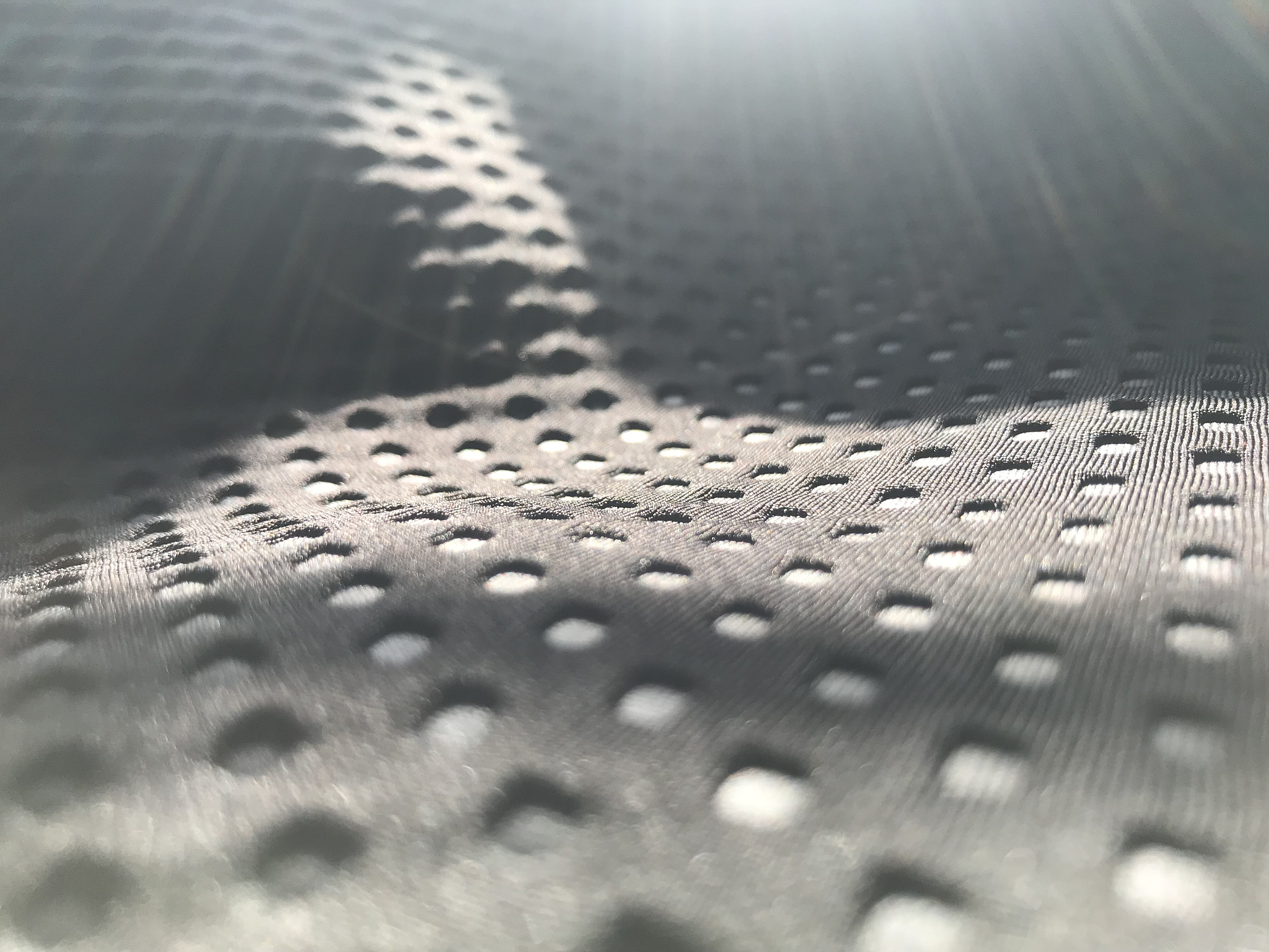 此外聚丙烯腈纤维较粗硬而脆易折断近似玻璃纤维能对皮肤粘膜产生机械刺激。这是真的吗