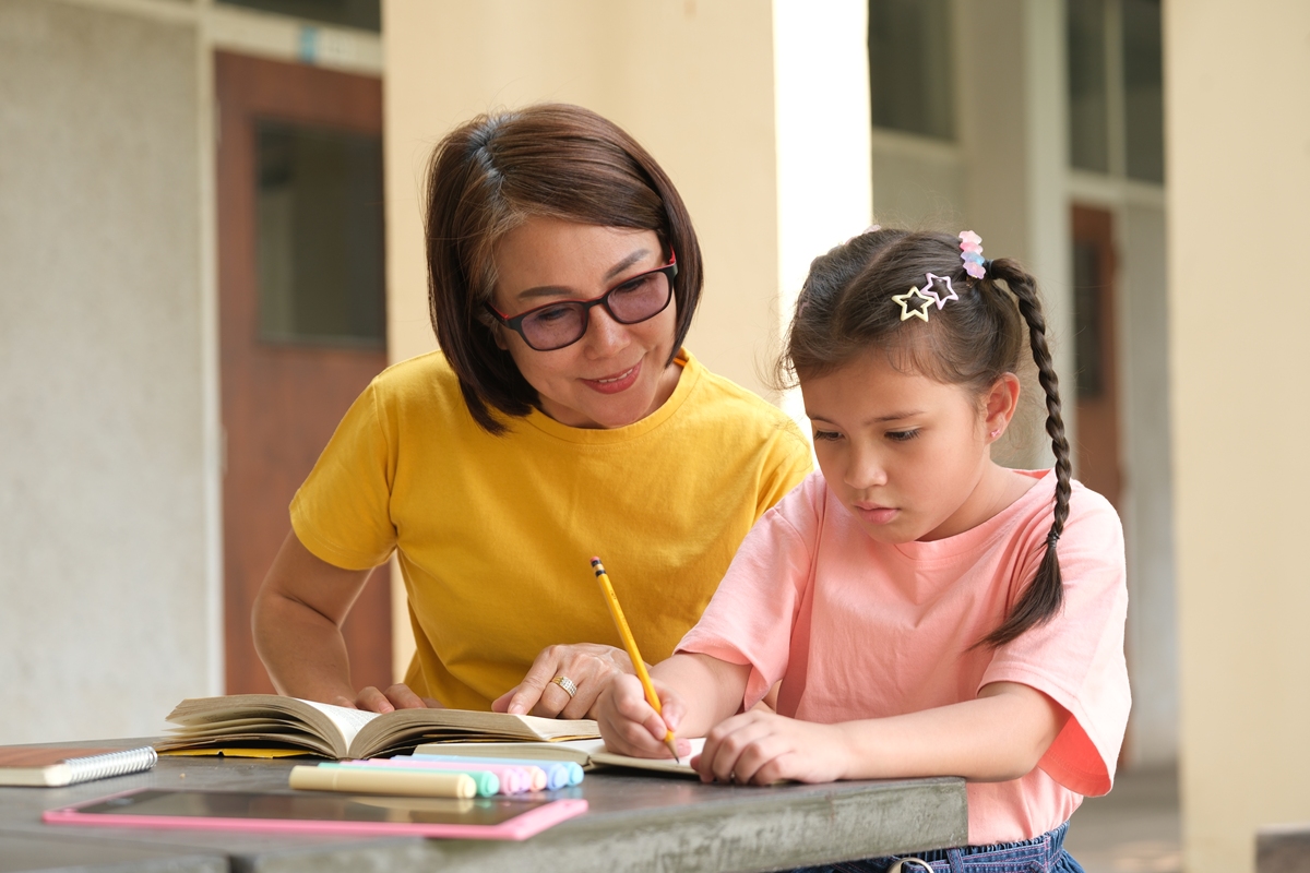 小学生家长必读：如何成为孩子成长的最佳伙伴