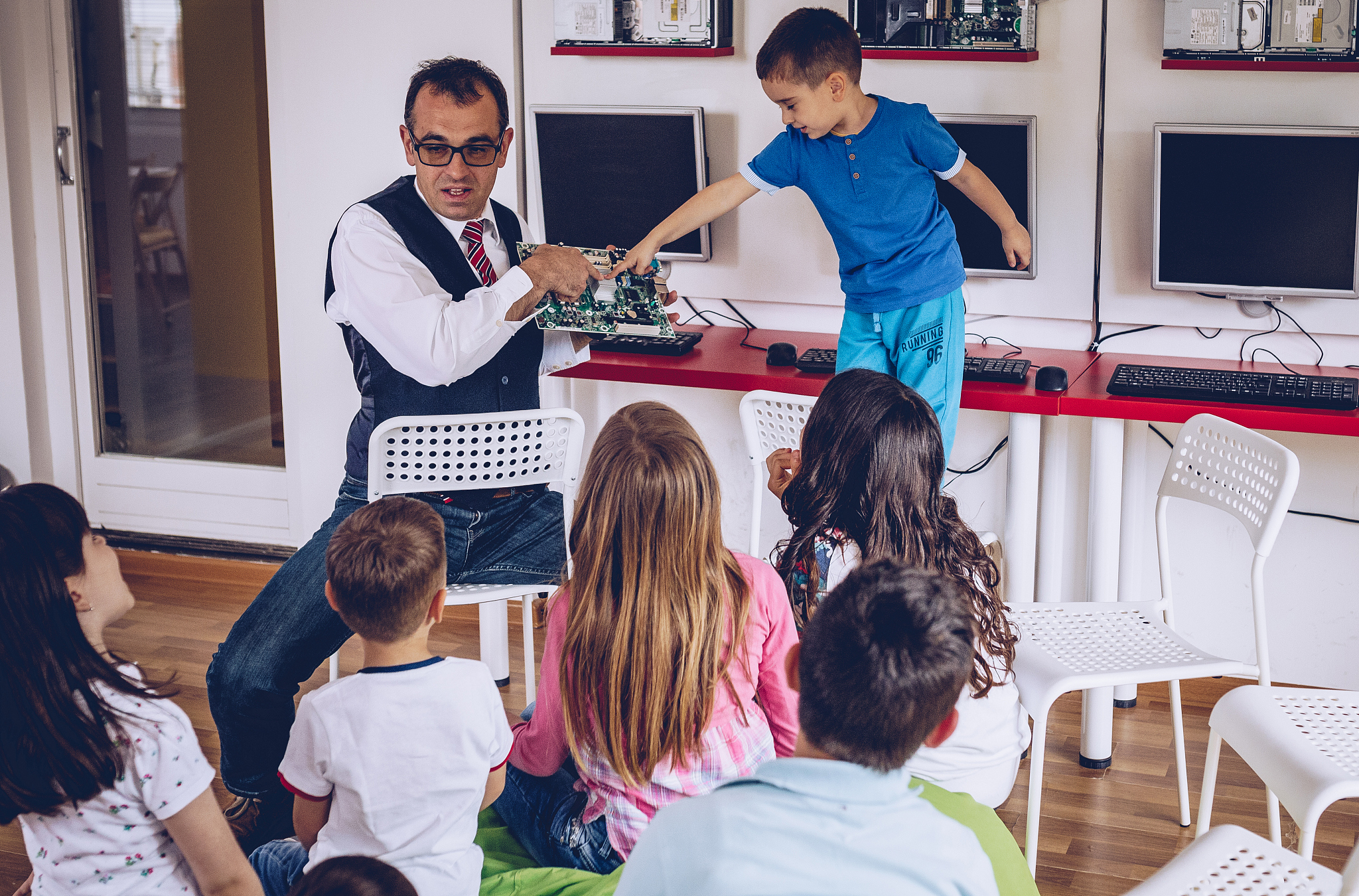 成都信息技术学校招生办联系电话地址
