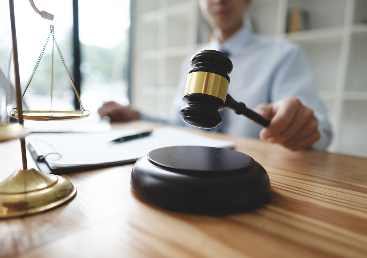 刑事案件选择律师指南：专业、诚信、团队与责任