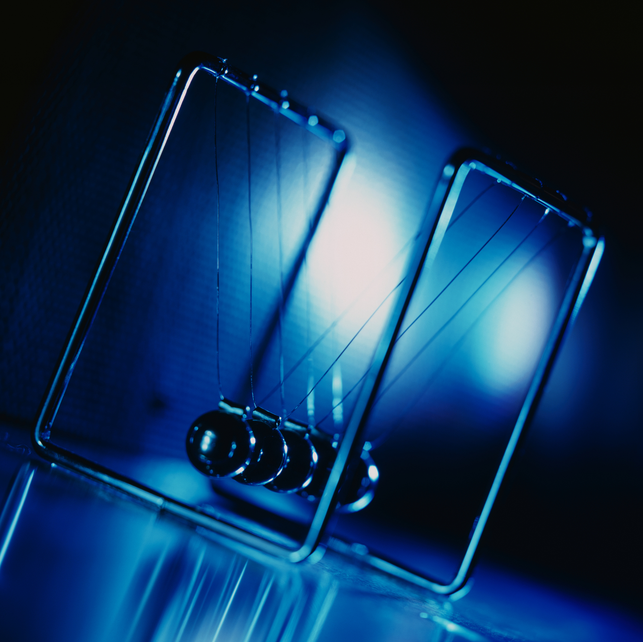 牛顿被苹果砸死，会改变物理学历史吗？