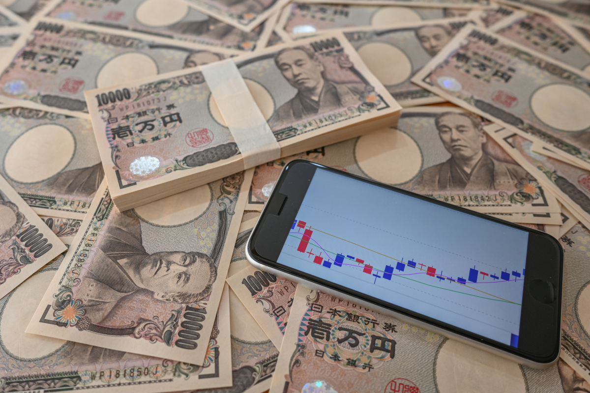 日元兑美元汇率大幅下跌，金融市场波动加剧